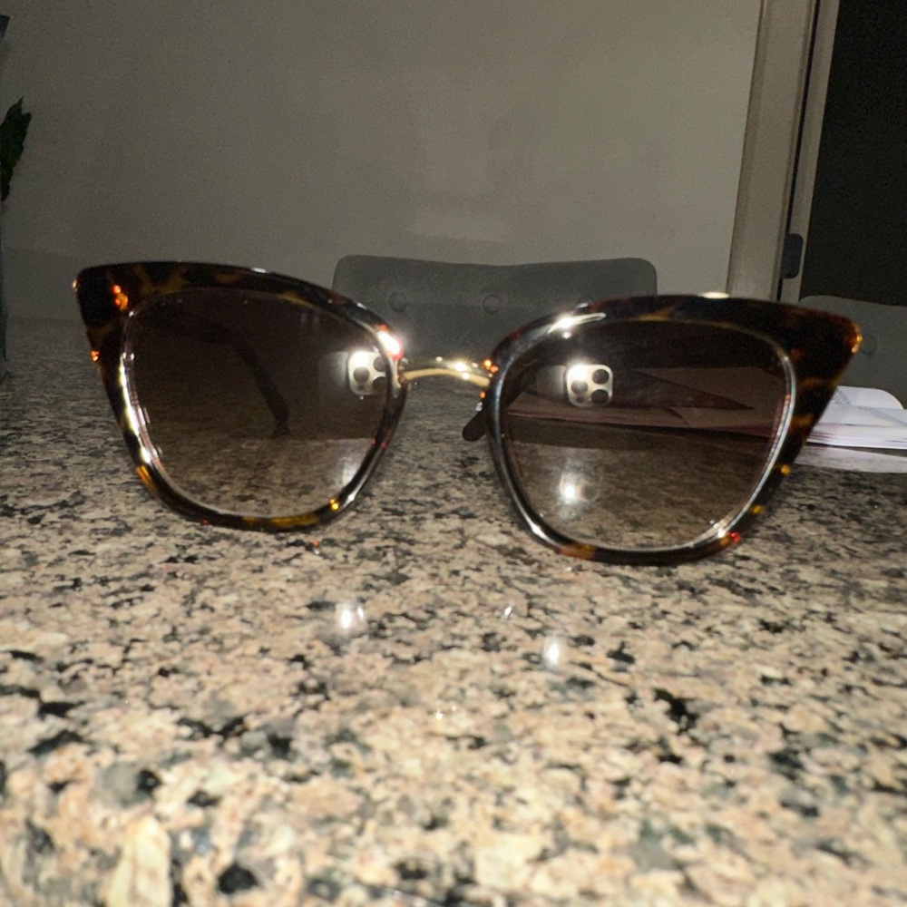 Tortoise Shell Sunglasses - Picture 5 of 5